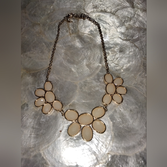 Charming Charlie Cream Floral Necklace - Picture 1 of 6